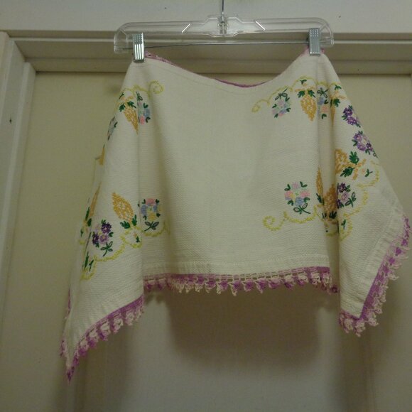 VINTAGE TEXTURED COTTON HAND EMBROIDERED HAND CROCHETED 1950S RUNNER - Picture 2 of 9